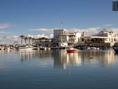 Il club � poi posto su una piattaforma che di fatto �galleggia� sull�Adriatico...